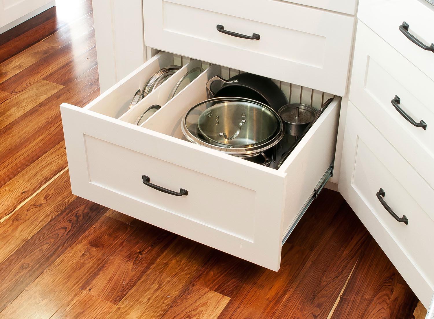 Pot drawer with lid trays
